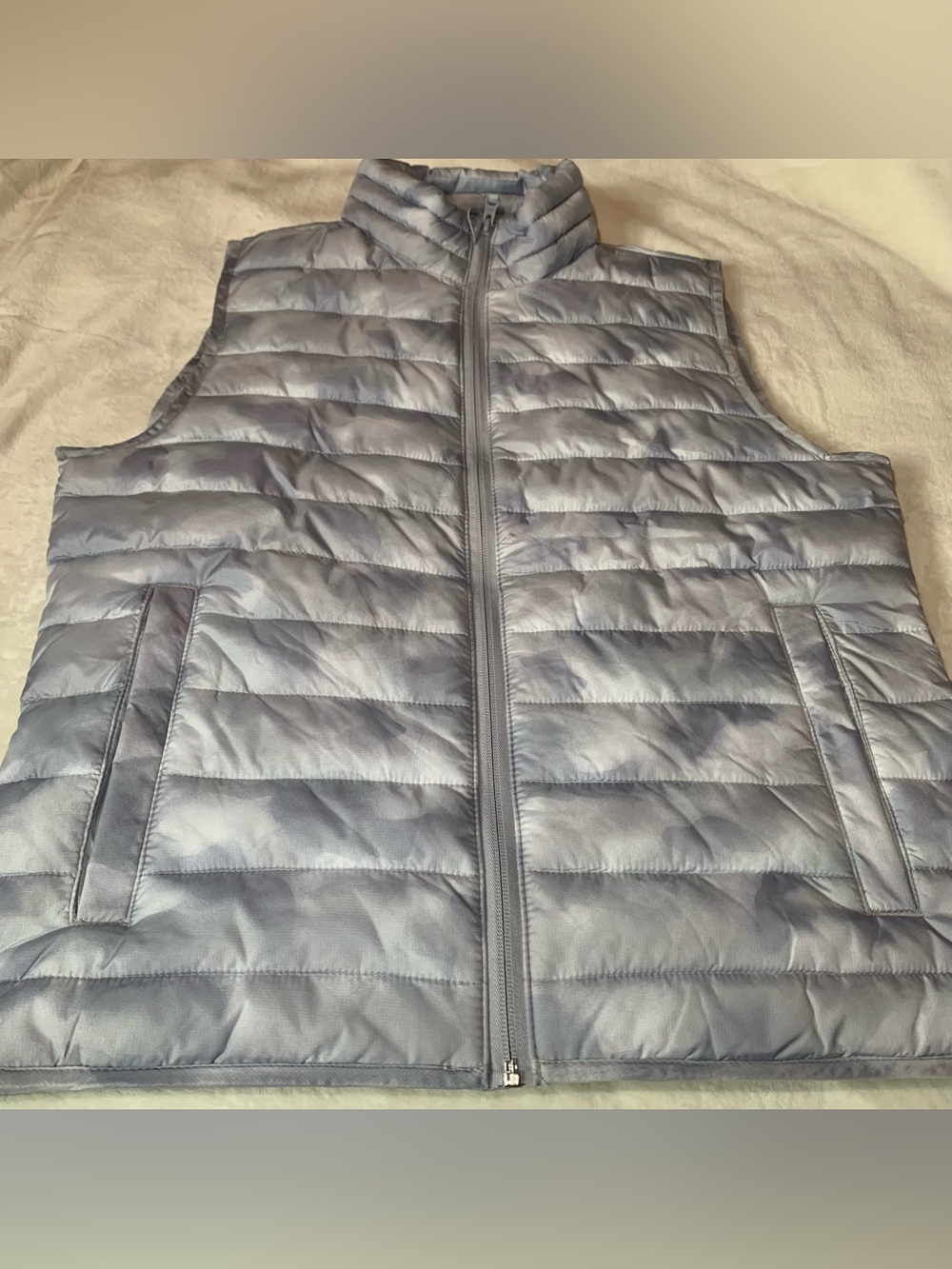 GAP Women's Light Gray Quilted Puffer Vest Size Small